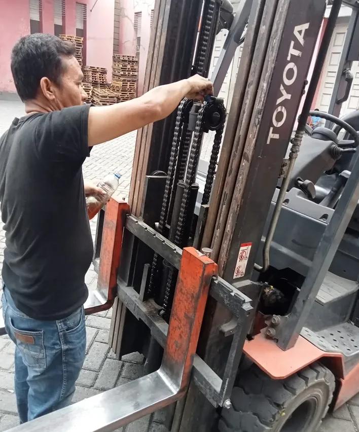 Service genset dan alat berat - CV Bharata Nigar Persada